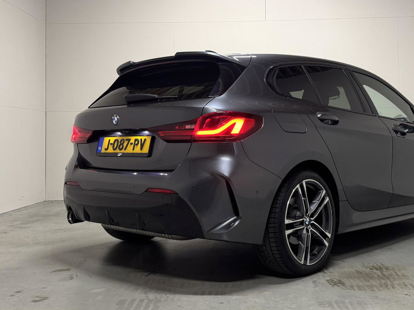 BMW 1 Serie 118i M-Sport Pano H/K Leer Sfeer Carplay NAP