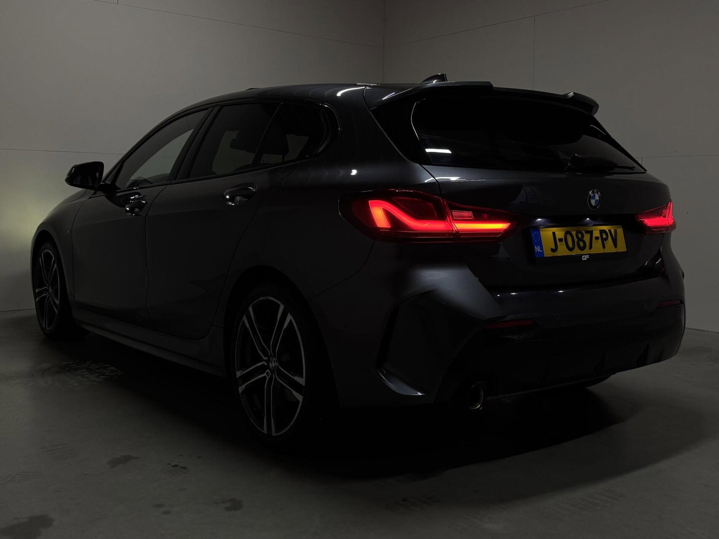 BMW 1 Serie 118i M-Sport Pano H/K Leer Sfeer Carplay NAP