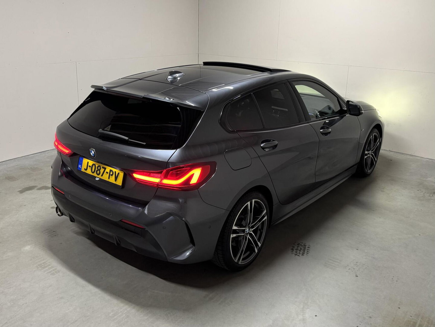 BMW 1 Serie 118i M-Sport Pano H/K Leer Sfeer Carplay NAP