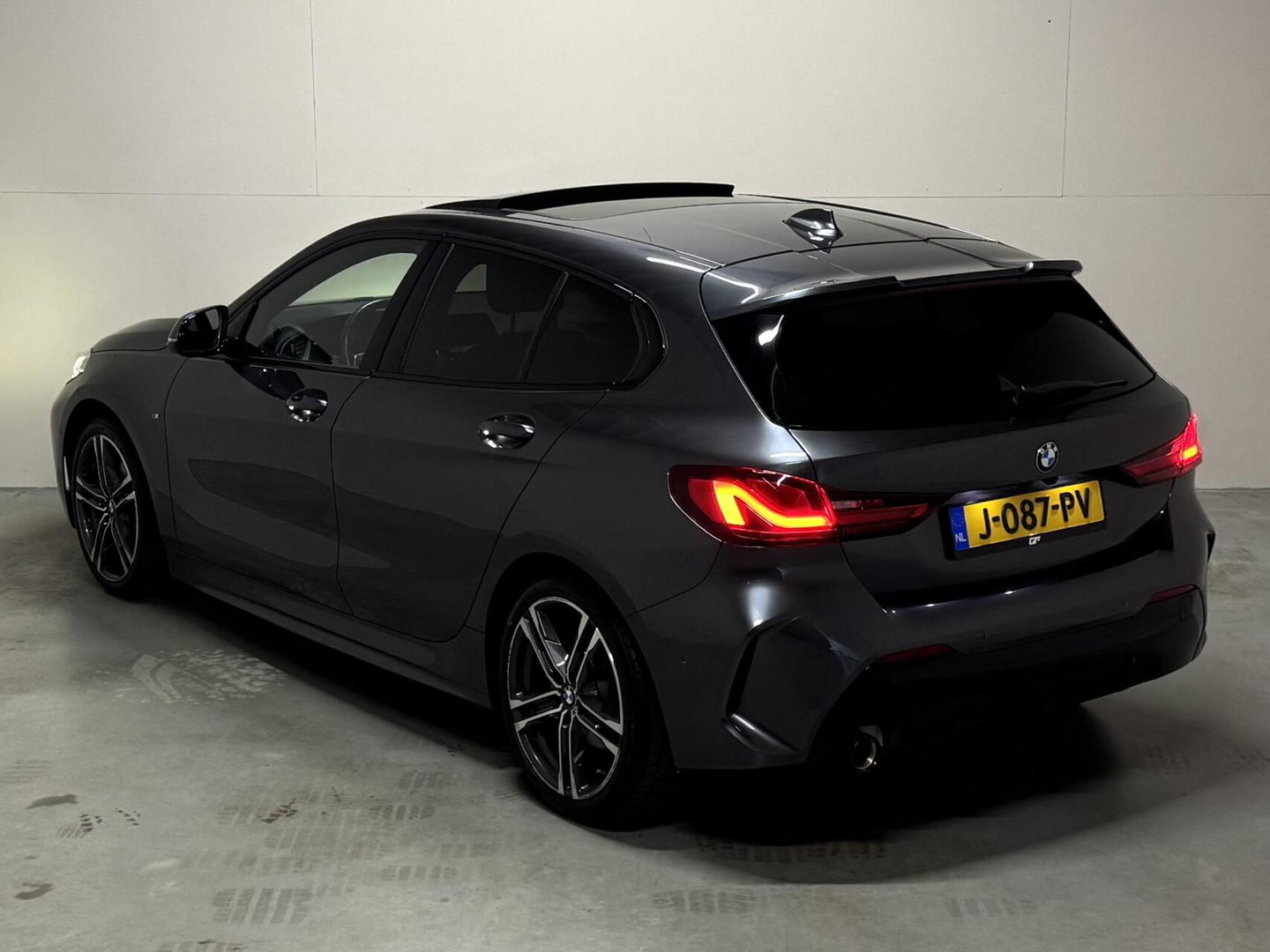 BMW 1 Serie 118i M-Sport Pano H/K Leer Sfeer Carplay NAP