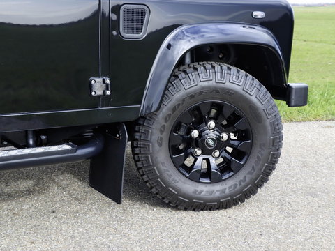 Land Rover Defender 2.2 D SW 110" XTech 6.575 KM in Concoursstaat