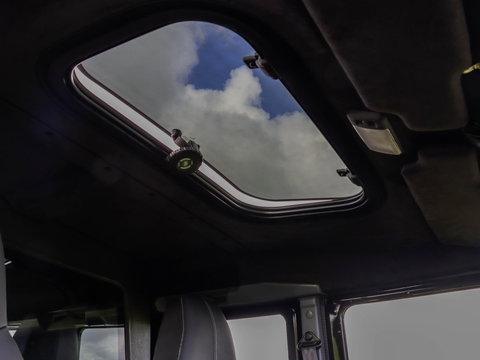 Land Rover Defender 2.2 D SW 110" XTech 6.575 KM in Concoursstaat