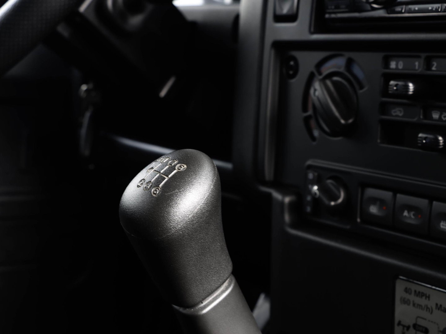 Land Rover Defender 2.2 D SW 110" XTech 6.575 KM in Concoursstaat