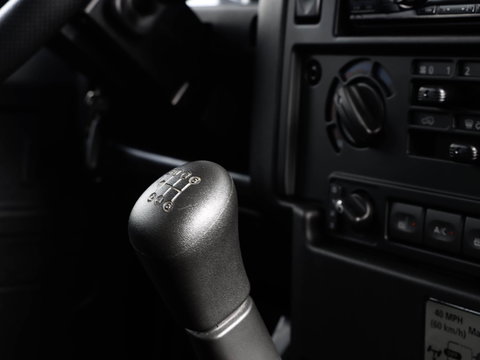 Land Rover Defender 2.2 D SW 110" XTech 6.575 KM in Concoursstaat