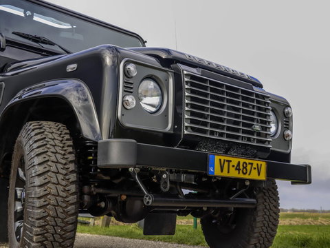 Land Rover Defender 2.2 D SW 110" XTech 6.575 KM in Concoursstaat