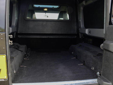 Land Rover Defender 2.2 D SW 110" XTech 6.575 KM in Concoursstaat