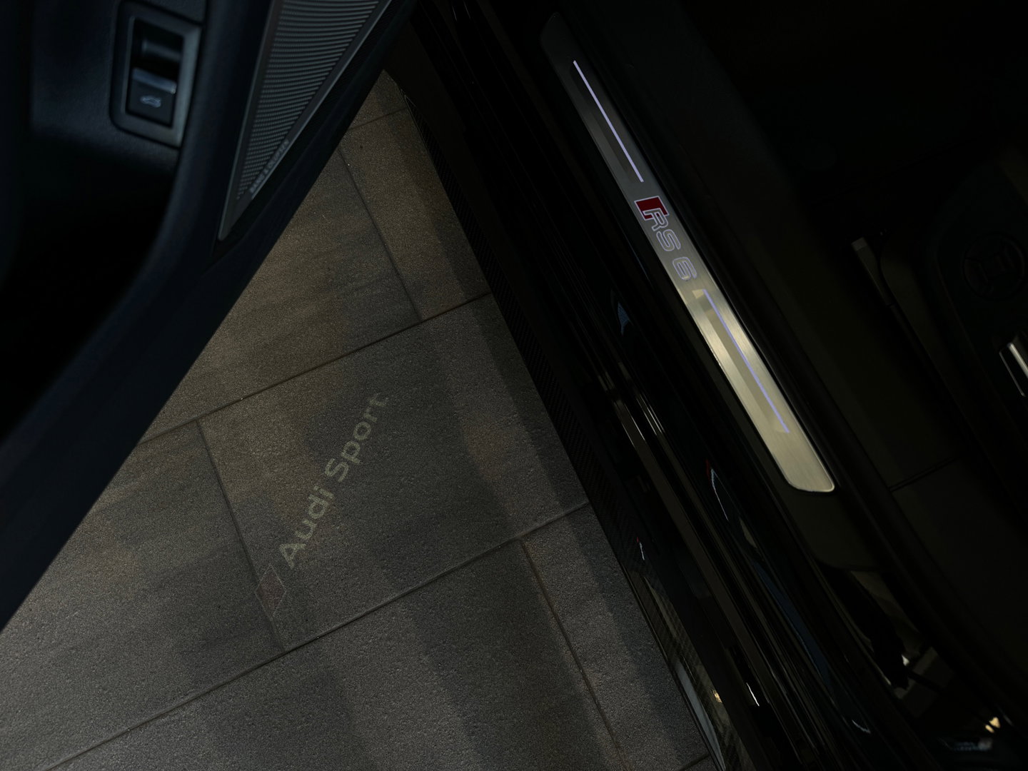 Audi RS6 Avant 4.0 TFSI quattro Pano|Ceramic|Carbon|B&O 3D