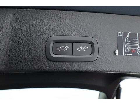 Volvo XC40 Recharge Plus | ACC | Blis | Trekhaak | achteruitrijcamera | Carplay | Stoel & Stuur verwarming |