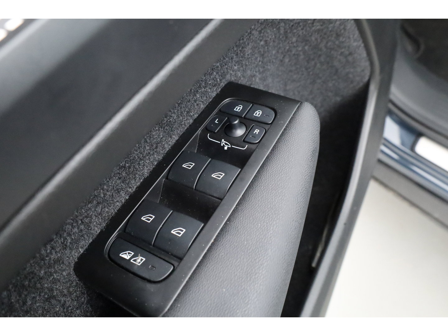 Volvo XC40 Recharge Plus | ACC | Blis | Trekhaak | achteruitrijcamera | Carplay | Stoel & Stuur verwarming |