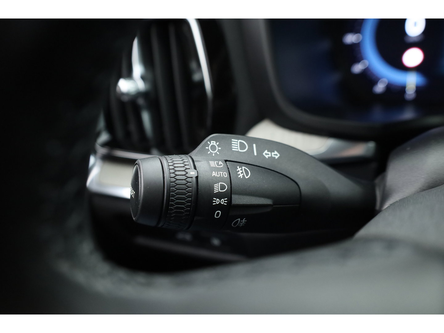 Volvo V60 2.0 T6 Plug-in hybrid AWD Plus Bright | Pilot Ass. | Blis | H&K | Elek. stoel met mem. | Stuur- & 4x stoelverw. |