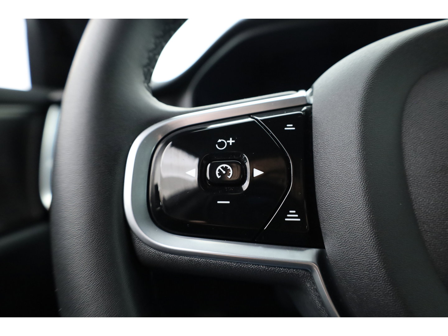 Volvo V60 2.0 T6 Plug-in hybrid AWD Plus Bright | Pilot Ass. | Blis | H&K | Elek. stoel met mem. | Stuur- & 4x stoelverw. |