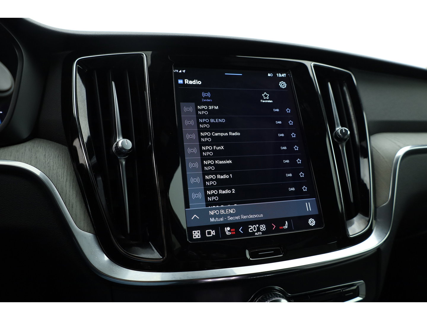 Volvo V60 2.0 T6 Plug-in hybrid AWD Plus Bright | Pilot Ass. | Blis | H&K | Elek. stoel met mem. | Stuur- & 4x stoelverw. |