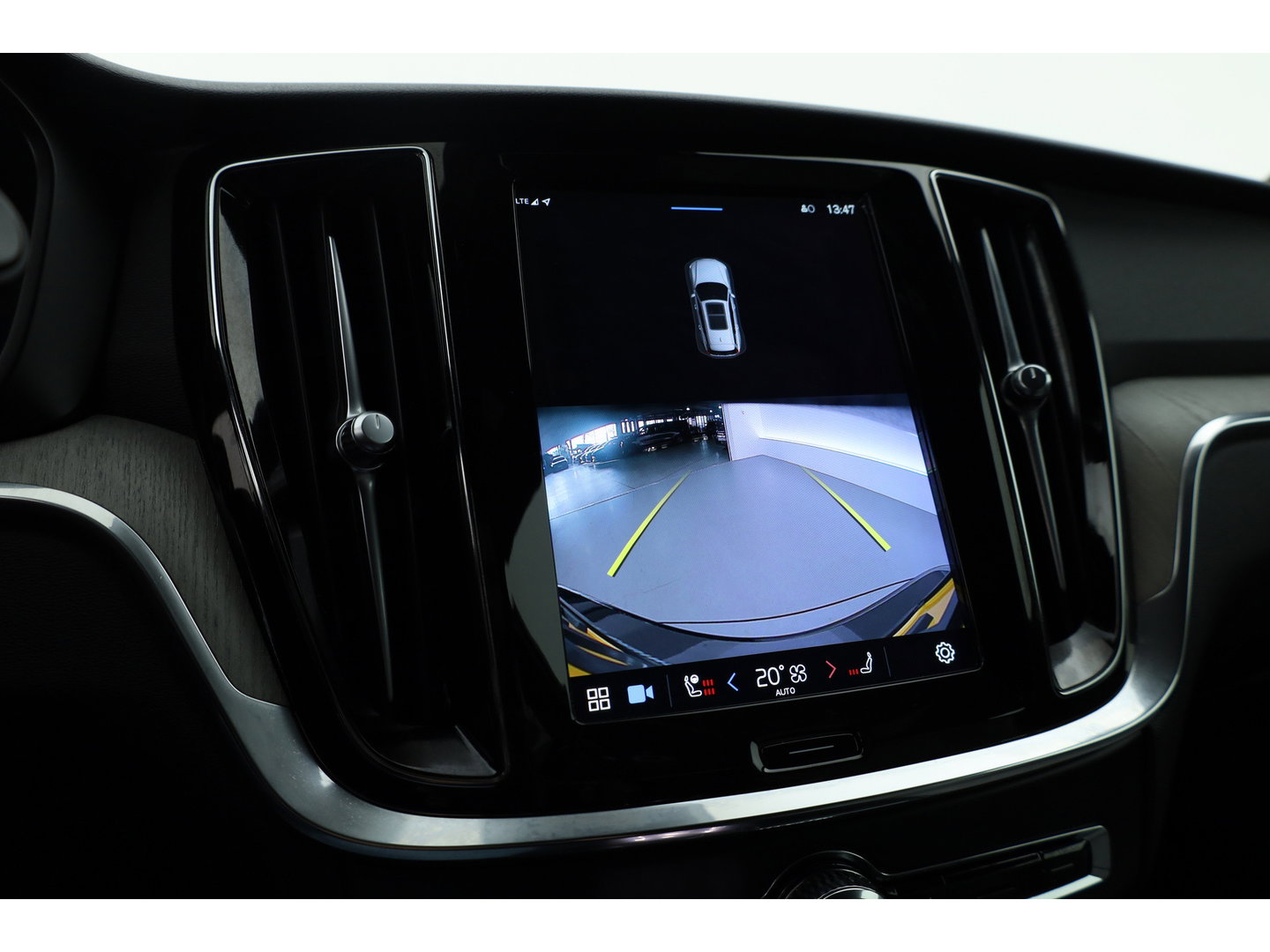 Volvo V60 2.0 T6 Plug-in hybrid AWD Plus Bright | Pilot Ass. | Blis | H&K | Elek. stoel met mem. | Stuur- & 4x stoelverw. |