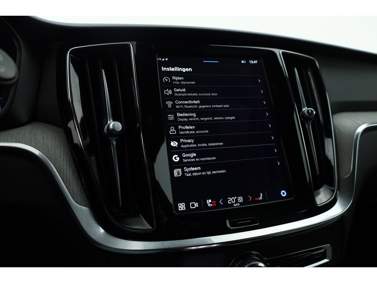 Volvo V60 2.0 T6 Plug-in hybrid AWD Plus Bright | Pilot Ass. | Blis | H&K | Elek. stoel met mem. | Stuur- & 4x stoelverw. |