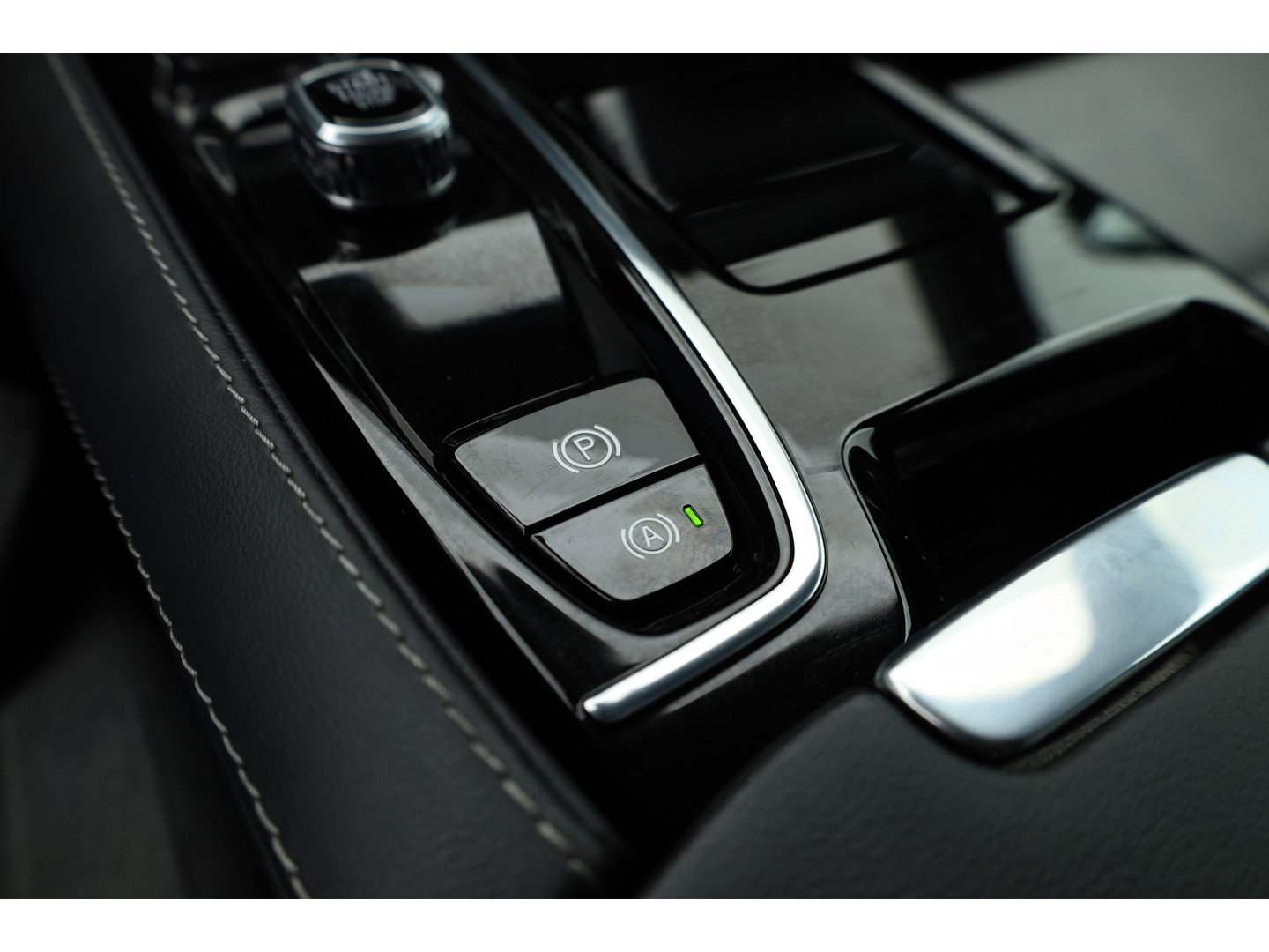 Volvo V60 2.0 T6 Plug-in hybrid AWD Plus Bright | Pilot Ass. | Blis | H&K | Elek. stoel met mem. | Stuur- & 4x stoelverw. |