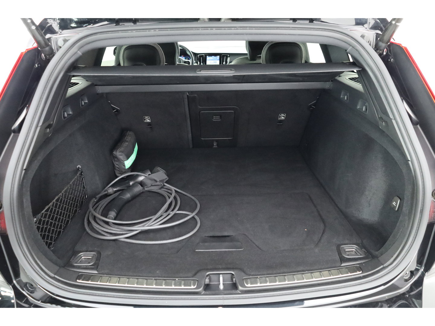 Volvo V60 2.0 T6 Plug-in hybrid AWD Plus Bright | Pilot Ass. | Blis | H&K | Elek. stoel met mem. | Stuur- & 4x stoelverw. |