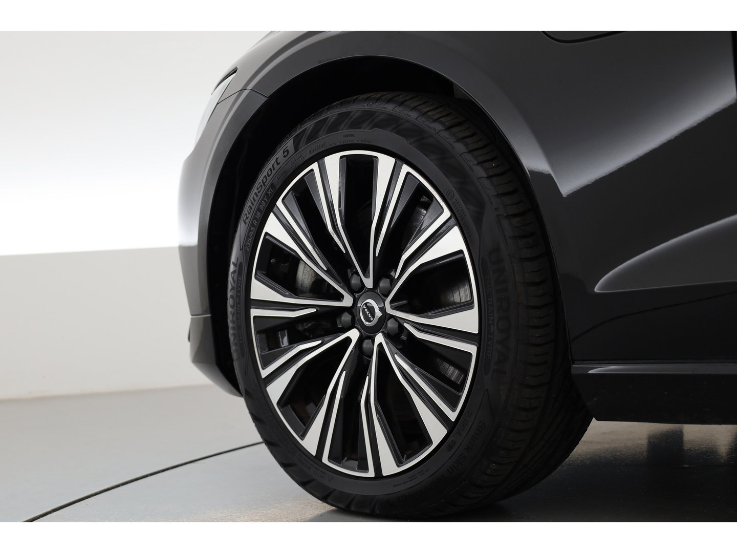 Volvo V60 2.0 T6 Plug-in hybrid AWD Plus Bright | Pilot Ass. | Blis | H&K | Elek. stoel met mem. | Stuur- & 4x stoelverw. |