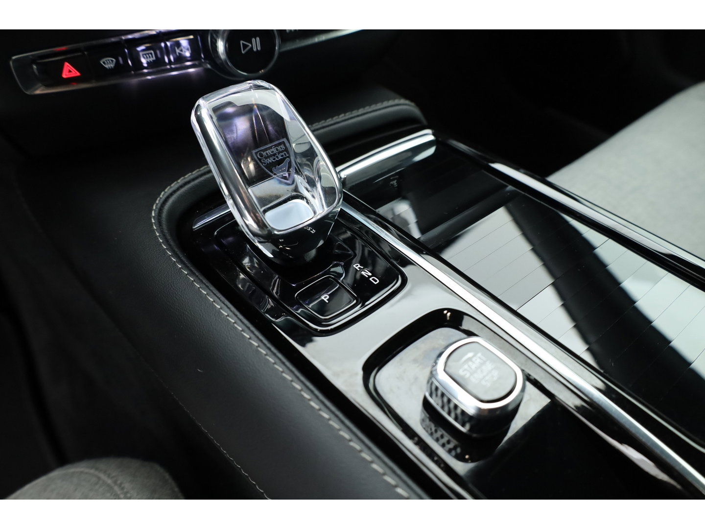 Volvo V60 2.0 T6 Plug-in hybrid AWD Plus Bright | Pilot Ass. | Blis | H&K | Elek. stoel met mem. | Stuur- & 4x stoelverw. |