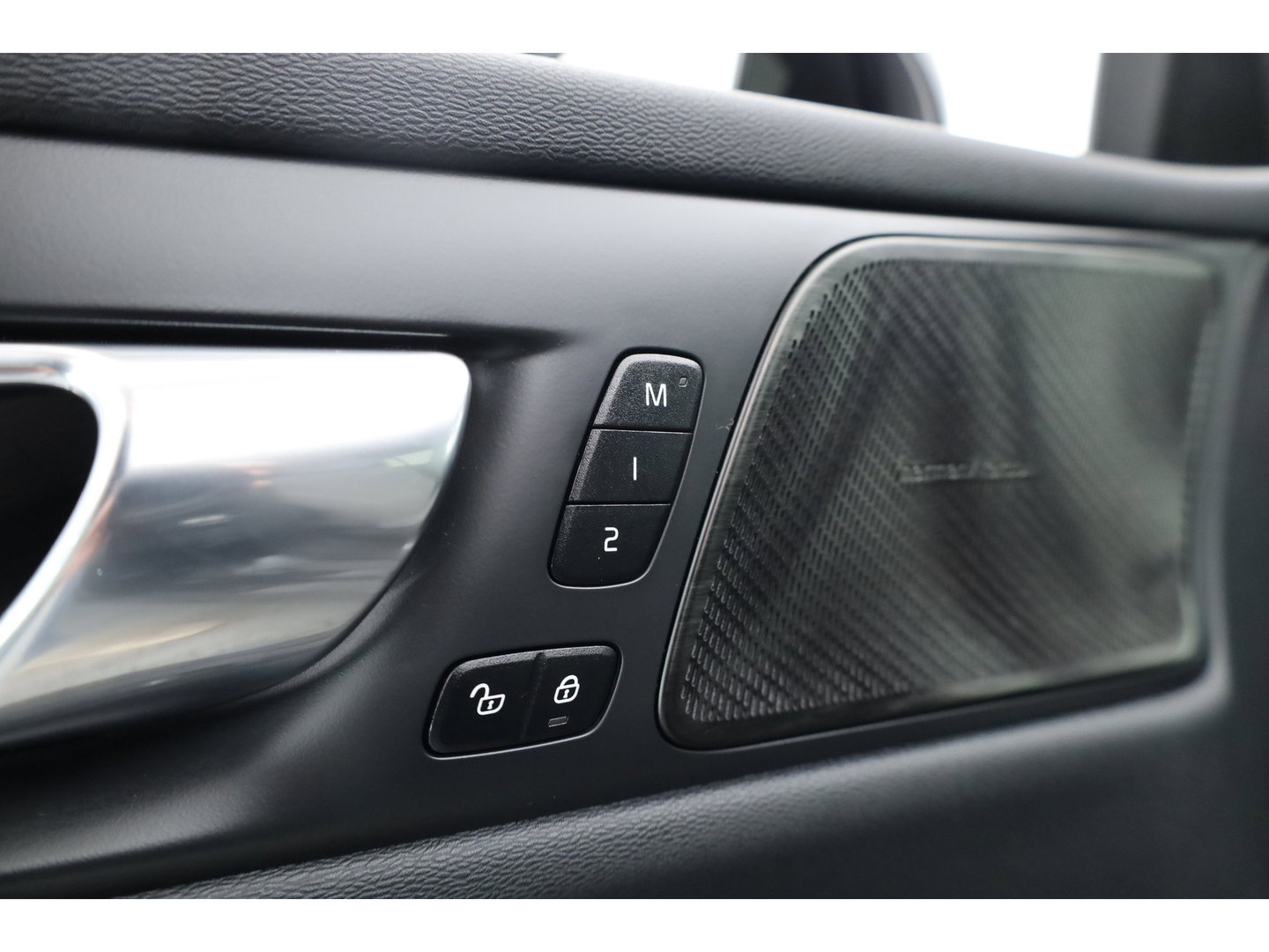 Volvo V60 2.0 T6 Plug-in hybrid AWD Plus Bright | Pilot Ass. | Blis | H&K | Elek. stoel met mem. | Stuur- & 4x stoelverw. |