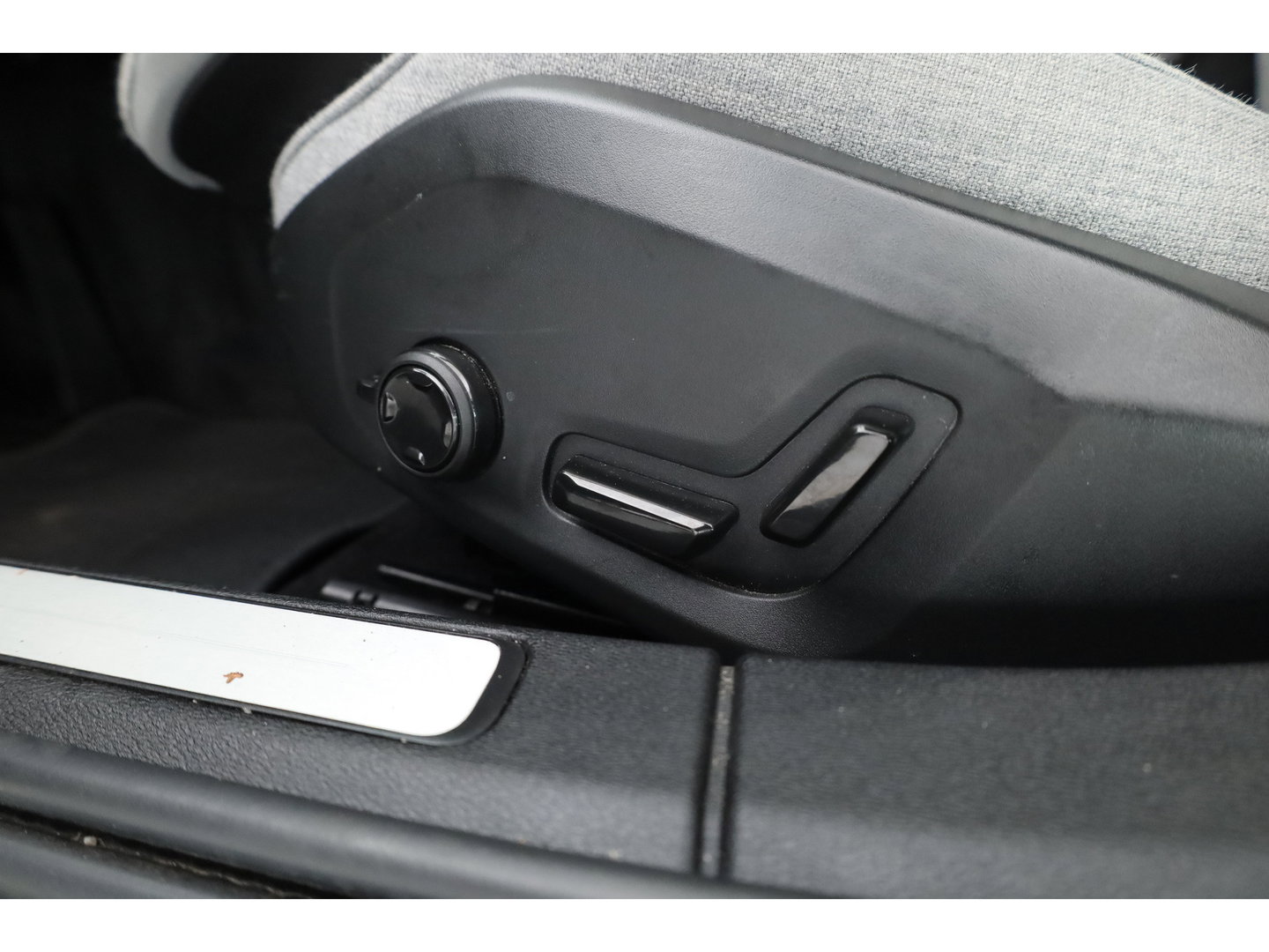 Volvo V60 2.0 T6 Plug-in hybrid AWD Plus Bright | Pilot Ass. | Blis | H&K | Elek. stoel met mem. | Stuur- & 4x stoelverw. |