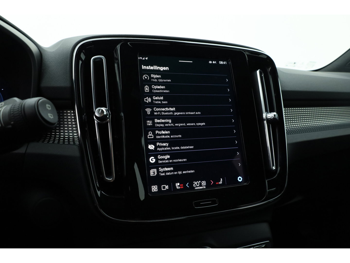 Volvo XC40 Recharge Plus | ACC | Blis | Trekhaak | achteruitrijcamera | Carplay | Stoel & Stuur verwarming |