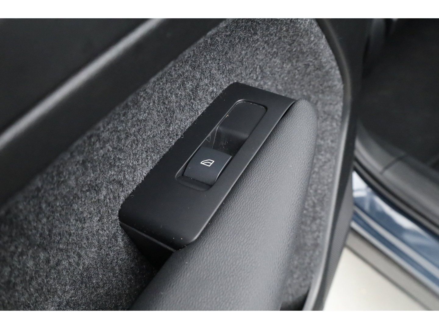 Volvo XC40 Recharge Plus | ACC | Blis | Trekhaak | achteruitrijcamera | Carplay | Stoel & Stuur verwarming |