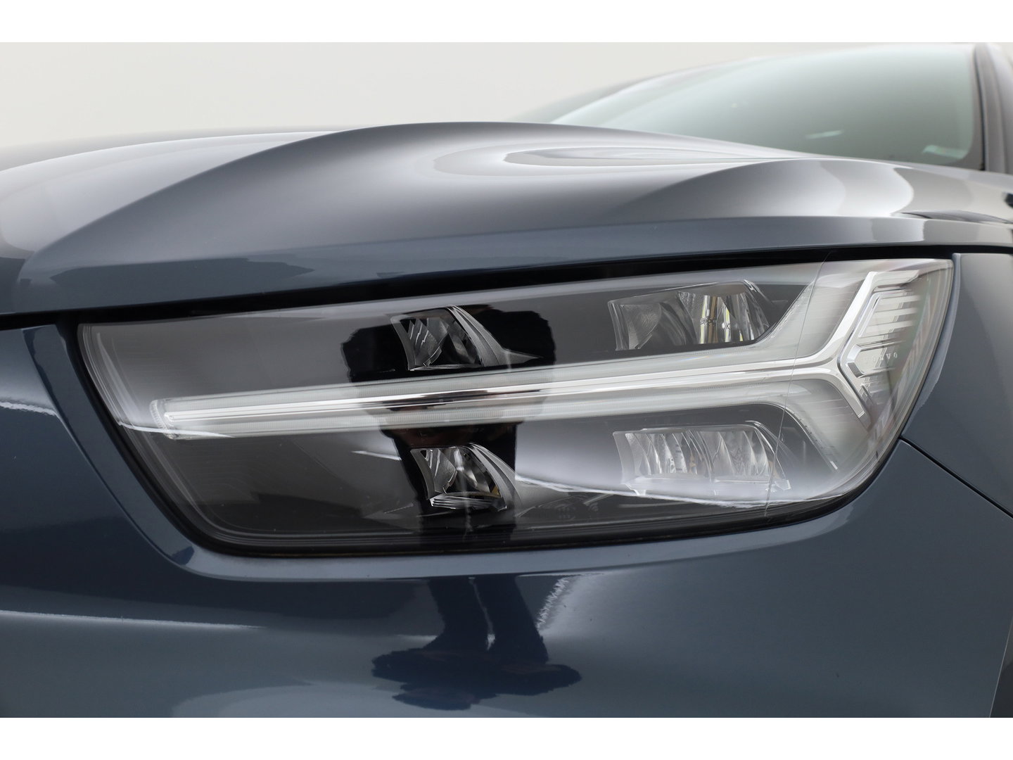 Volvo XC40 Recharge Plus | ACC | Blis | Trekhaak | achteruitrijcamera | Carplay | Stoel & Stuur verwarming |