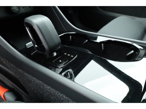 Volvo XC40 Recharge Plus | ACC | Blis | Trekhaak | achteruitrijcamera | Carplay | Stoel & Stuur verwarming |