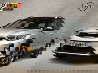 Kia Stonic - 1.0 T-GDi Executive Sport Automaat (APPLE CARPLAY, NAVIGATIE, LEDER, KEYLESS, STUUR/STOELVERWARMING, LM VELGEN, SPORTSTOELEN, CAMERA, TREKHAAK, NIEUWSTAAT)