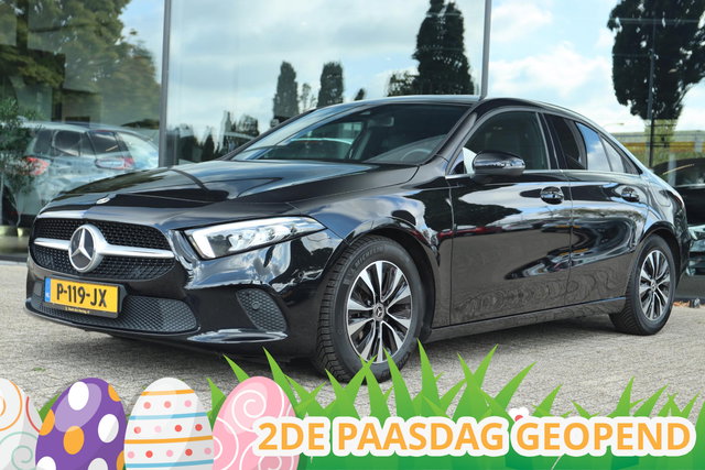 Mercedes-Benz A-Klasse - 180 BUSINESS SOLUTION AUT. | ORIG. NL | WIDESCREEN | TREKHAAK | CARPLAY | CAMERA | LED | STOELVERW.