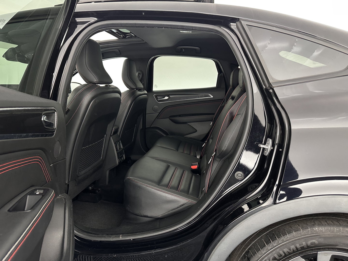 Renault Arkana 1.6 E-Tech Hybrid 145 Renault-Sport Line (INCL-BTW) Aut. *PANO | LEATHER | FULL-LED | BLINDSPOT | CAMERA | HEATED-SPORTSEATS | KEYLESS | AMBIENTLIGHT | DIGI-COCKPIT | PRIVACY-GLASS | NAVI-FULLMAP | ECC | ADAPTIVE-CRUISE | PDC | 18"*