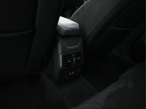 BMW 2 Serie Gran Coupé 220i M-Sportpack Business Edition (INCL-BTW) Aut. *PANO | MICROFIBRE-SPORTSEATS | FULL-LED | DIGI-COCKPIT | CAMERA | NAVI-FULLMAP | HIFI-SOUND | DAB+ | ECC | PDC | CRUISE | CARPLAY | KEYLESS | PRIVACYGLASS | 18"ALU*