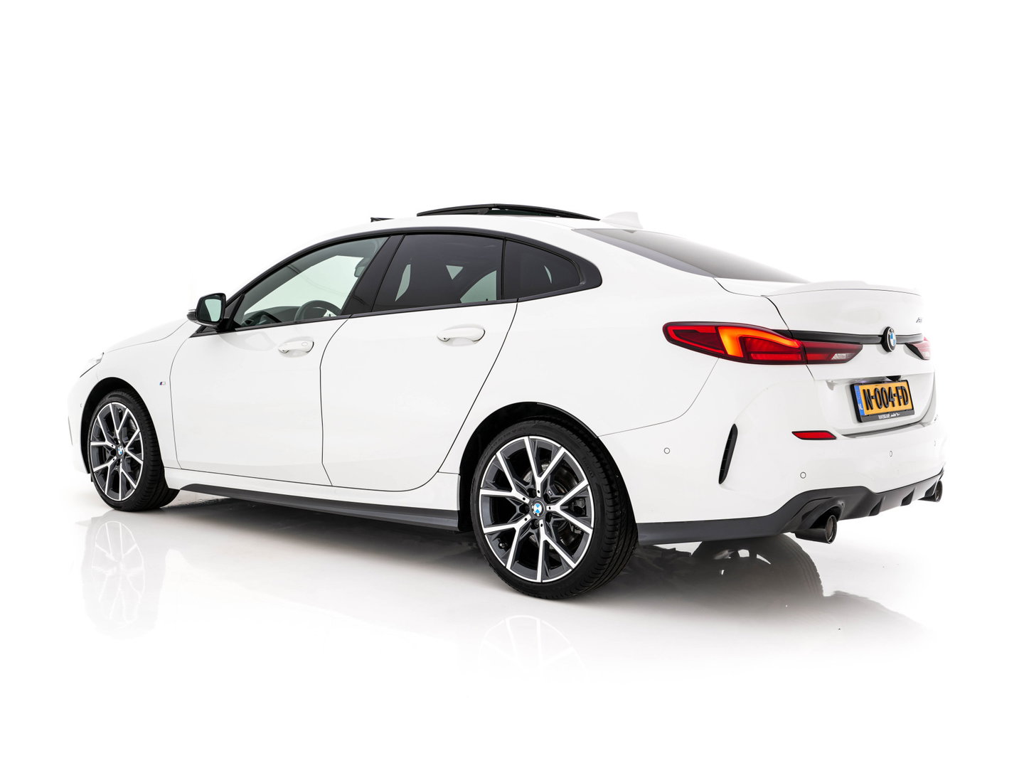 BMW 2 Serie Gran Coupé 220i M-Sportpack Business Edition (INCL-BTW) Aut. *PANO | MICROFIBRE-SPORTSEATS | FULL-LED | DIGI-COCKPIT | CAMERA | NAVI-FULLMAP | HIFI-SOUND | DAB+ | ECC | PDC | CRUISE | CARPLAY | KEYLESS | PRIVACYGLASS | 18"ALU*