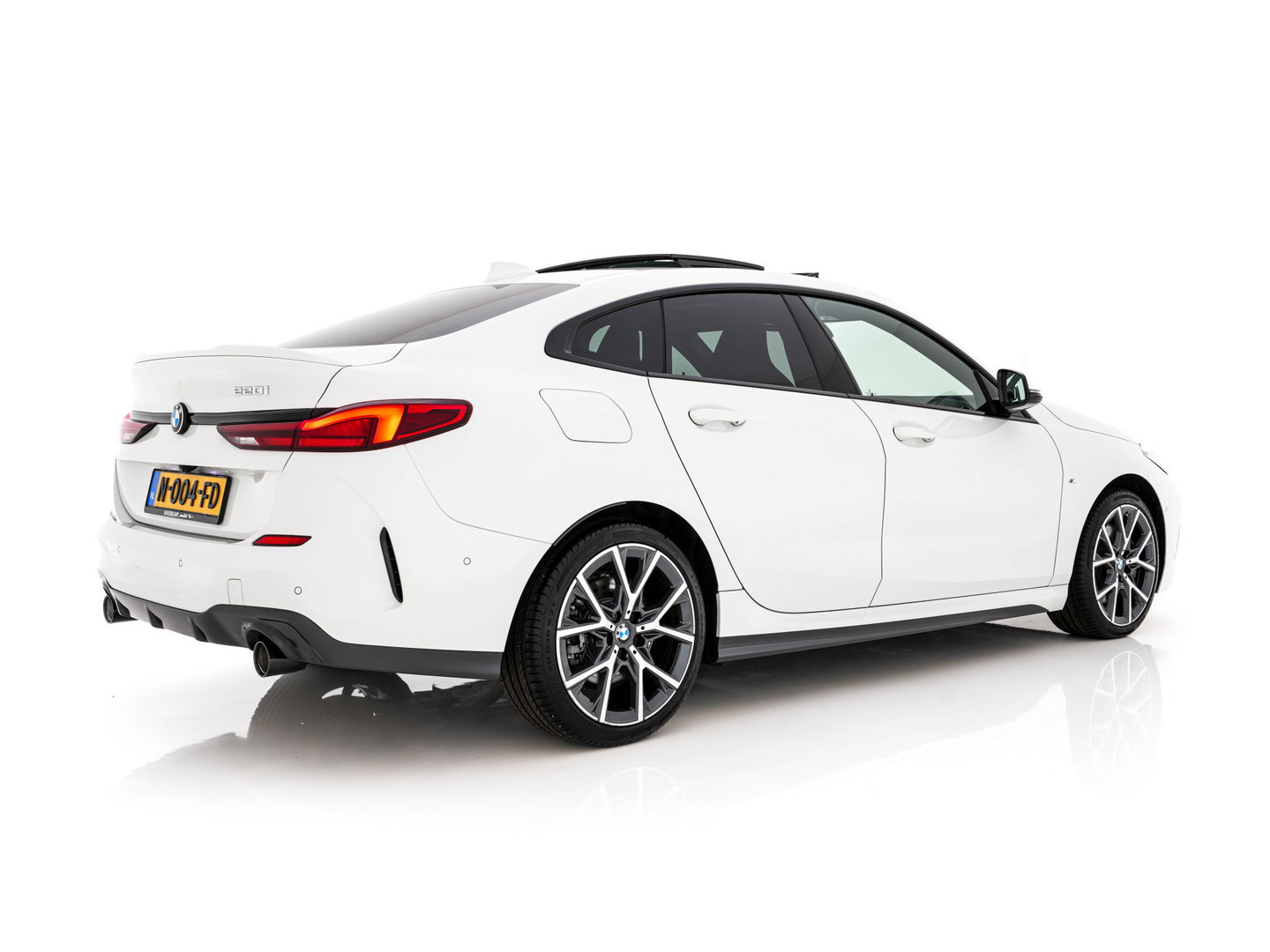 BMW 2 Serie Gran Coupé 220i M-Sportpack Business Edition (INCL-BTW) Aut. *PANO | MICROFIBRE-SPORTSEATS | FULL-LED | DIGI-COCKPIT | CAMERA | NAVI-FULLMAP | HIFI-SOUND | DAB+ | ECC | PDC | CRUISE | CARPLAY | KEYLESS | PRIVACYGLASS | 18"ALU*