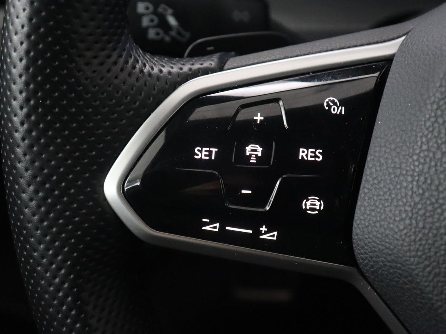 Volkswagen Golf 1.4 eHybrid GTE | SOH 93% | Stoelverwarming | Trekhaak | Carplay | Adaptive cruise | 18'' | Sportstoelen | Navigatie | Sfeerverlichting | Climate control | Parkeerhulp | PHEV | Plug In