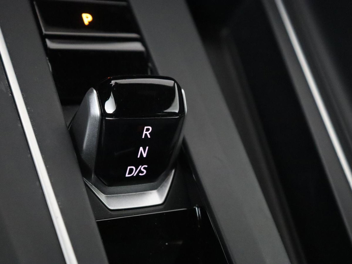 Volkswagen Golf 1.4 eHybrid GTE | SOH 93% | Stoelverwarming | Trekhaak | Carplay | Adaptive cruise | 18'' | Sportstoelen | Navigatie | Sfeerverlichting | Climate control | Parkeerhulp | PHEV | Plug In