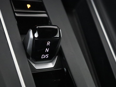 Volkswagen Golf 1.4 eHybrid GTE | SOH 93% | Stoelverwarming | Trekhaak | Carplay | Adaptive cruise | 18'' | Sportstoelen | Navigatie | Sfeerverlichting | Climate control | Parkeerhulp | PHEV | Plug In