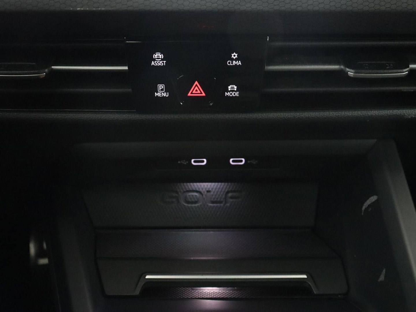 Volkswagen Golf 1.4 eHybrid GTE | SOH 93% | Stoelverwarming | Trekhaak | Carplay | Adaptive cruise | 18'' | Sportstoelen | Navigatie | Sfeerverlichting | Climate control | Parkeerhulp | PHEV | Plug In