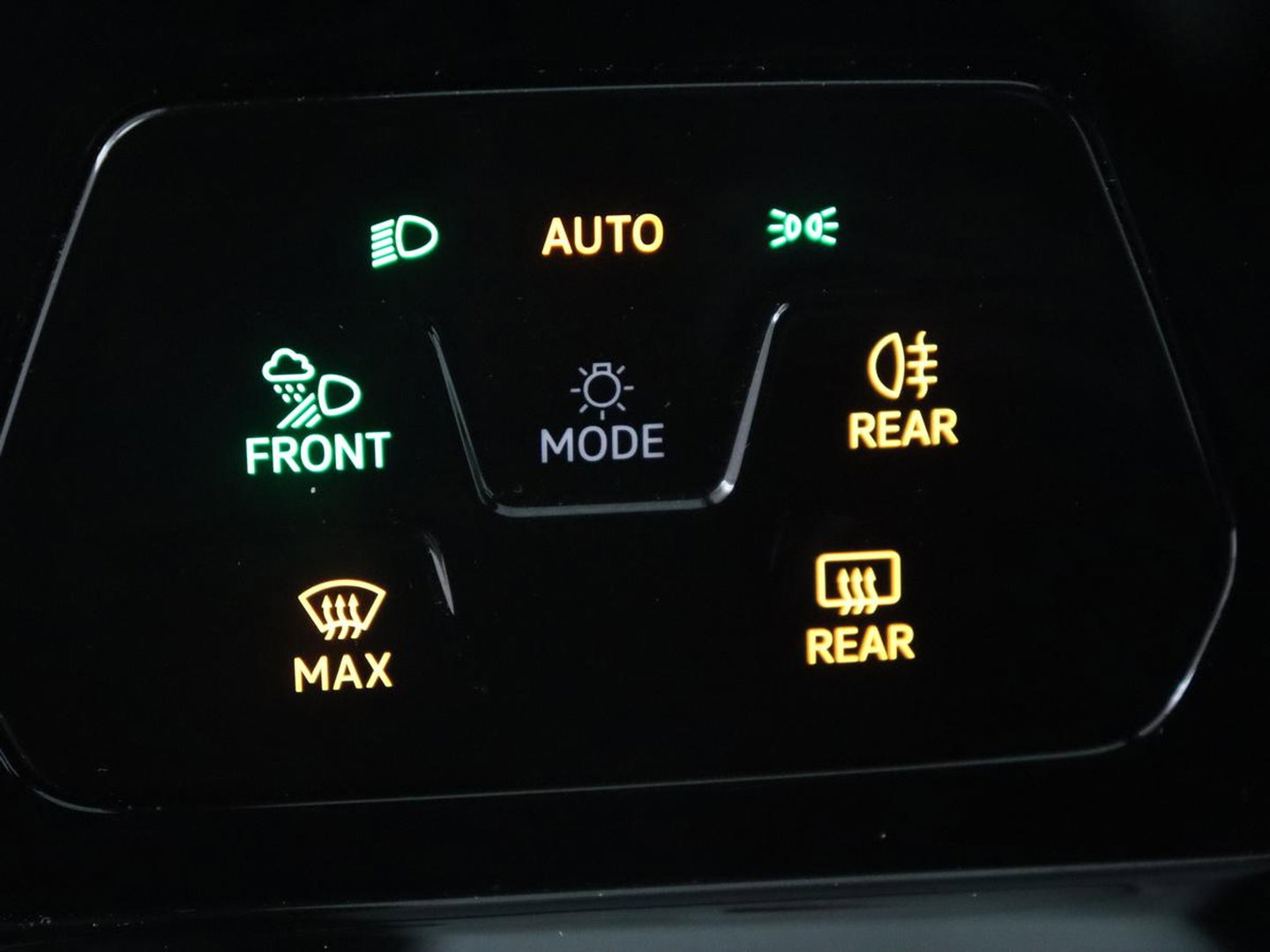 Volkswagen Golf 1.4 eHybrid GTE | SOH 93% | Stoelverwarming | Trekhaak | Carplay | Adaptive cruise | 18'' | Sportstoelen | Navigatie | Sfeerverlichting | Climate control | Parkeerhulp | PHEV | Plug In