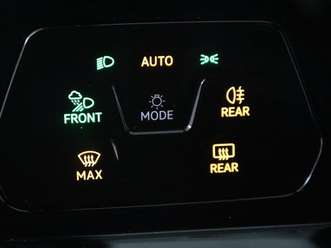 Volkswagen Golf 1.4 eHybrid GTE | SOH 93% | Stoelverwarming | Trekhaak | Carplay | Adaptive cruise | 18'' | Sportstoelen | Navigatie | Sfeerverlichting | Climate control | Parkeerhulp | PHEV | Plug In