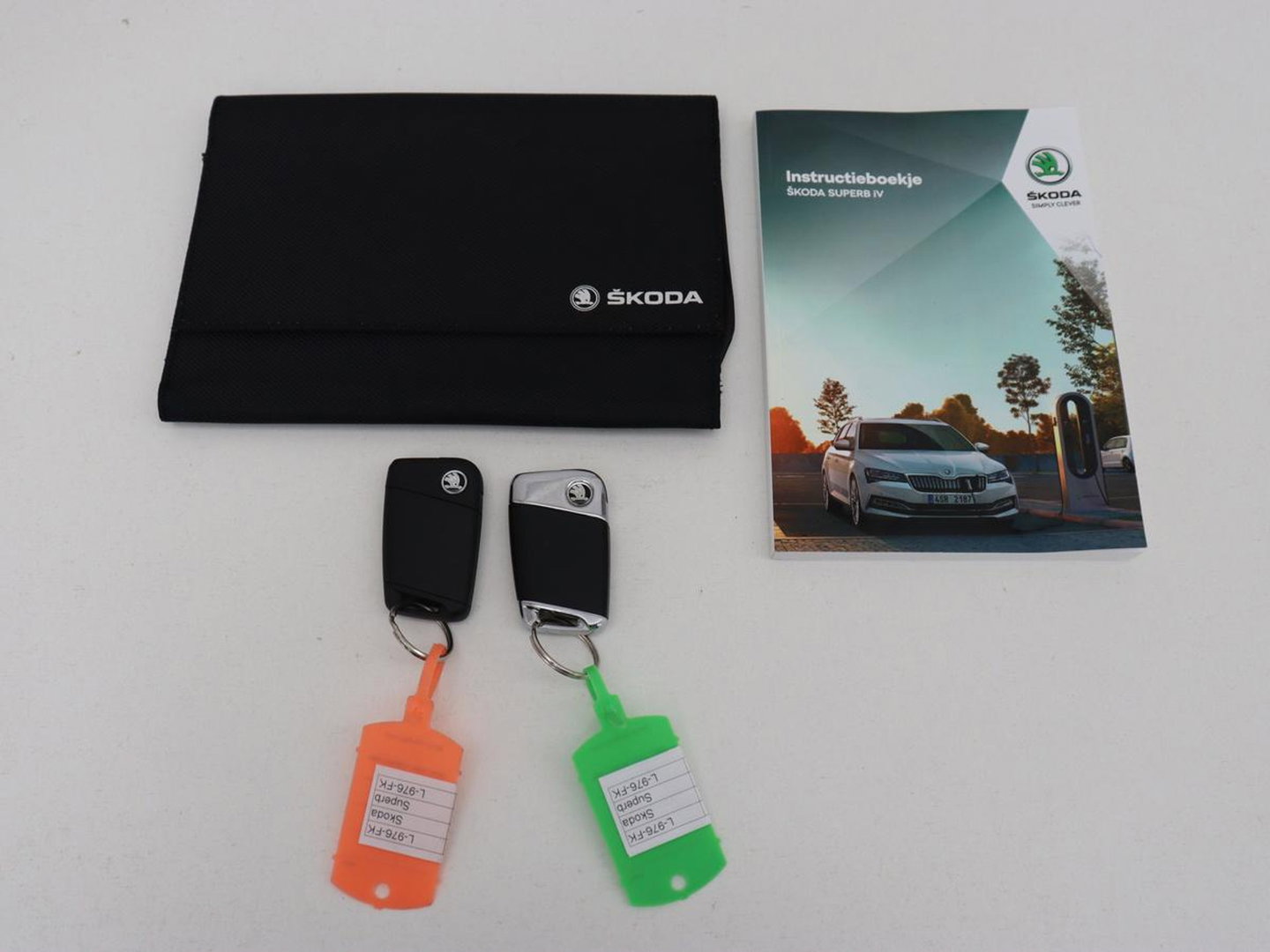 Škoda Superb 1.4 TSI iV Sportline | SOH 96% | 360 Camera | Adaptive cruise | Trekhaak | Achterbankverwarming | Canton Sound | Matrix LED | Alcantara | Stoelverwarming | Carplay | Navigatie | PHEV | Plug In