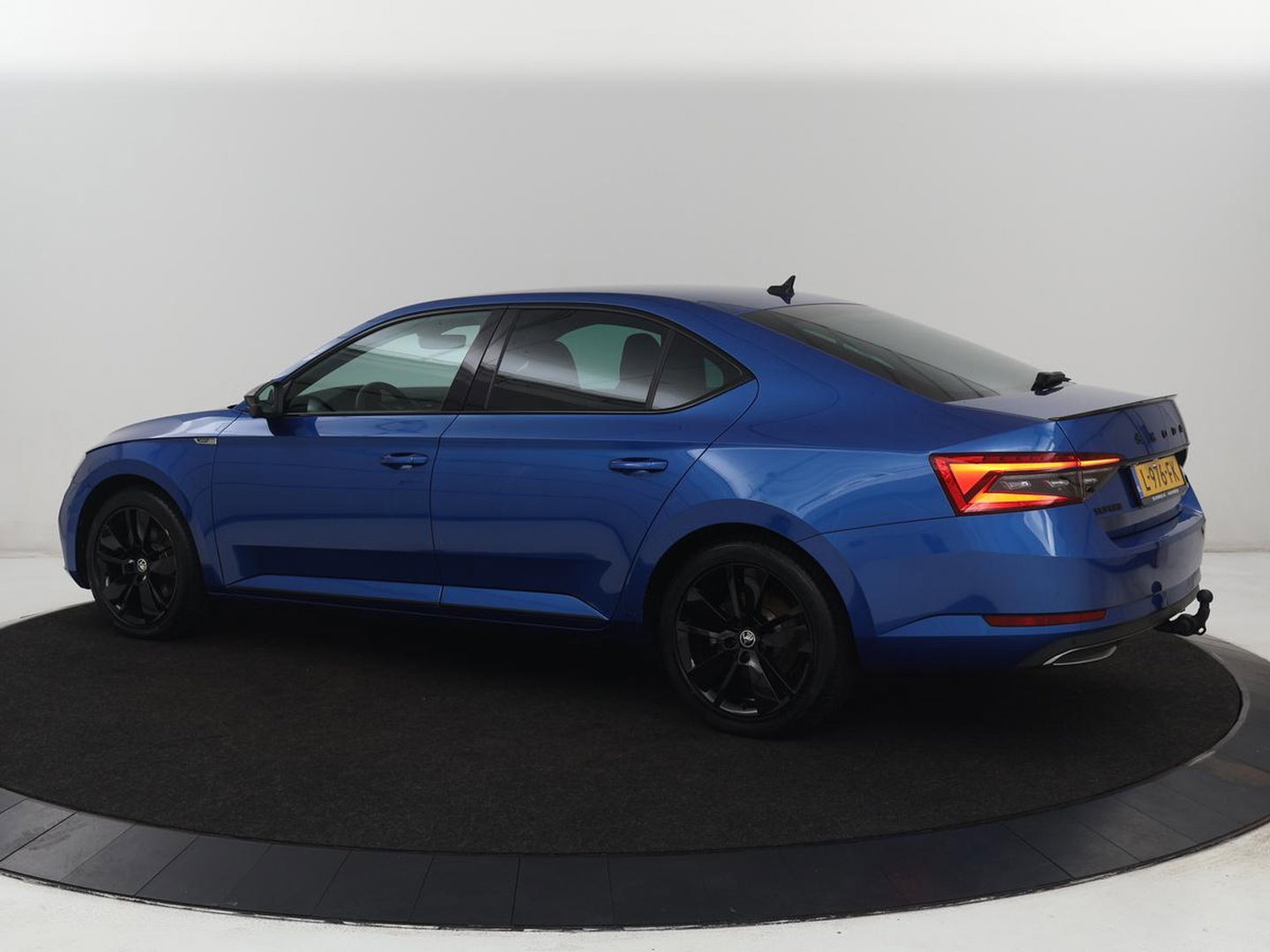 Škoda Superb 1.4 TSI iV Sportline | SOH 96% | 360 Camera | Adaptive cruise | Trekhaak | Achterbankverwarming | Canton Sound | Matrix LED | Alcantara | Stoelverwarming | Carplay | Navigatie | PHEV | Plug In