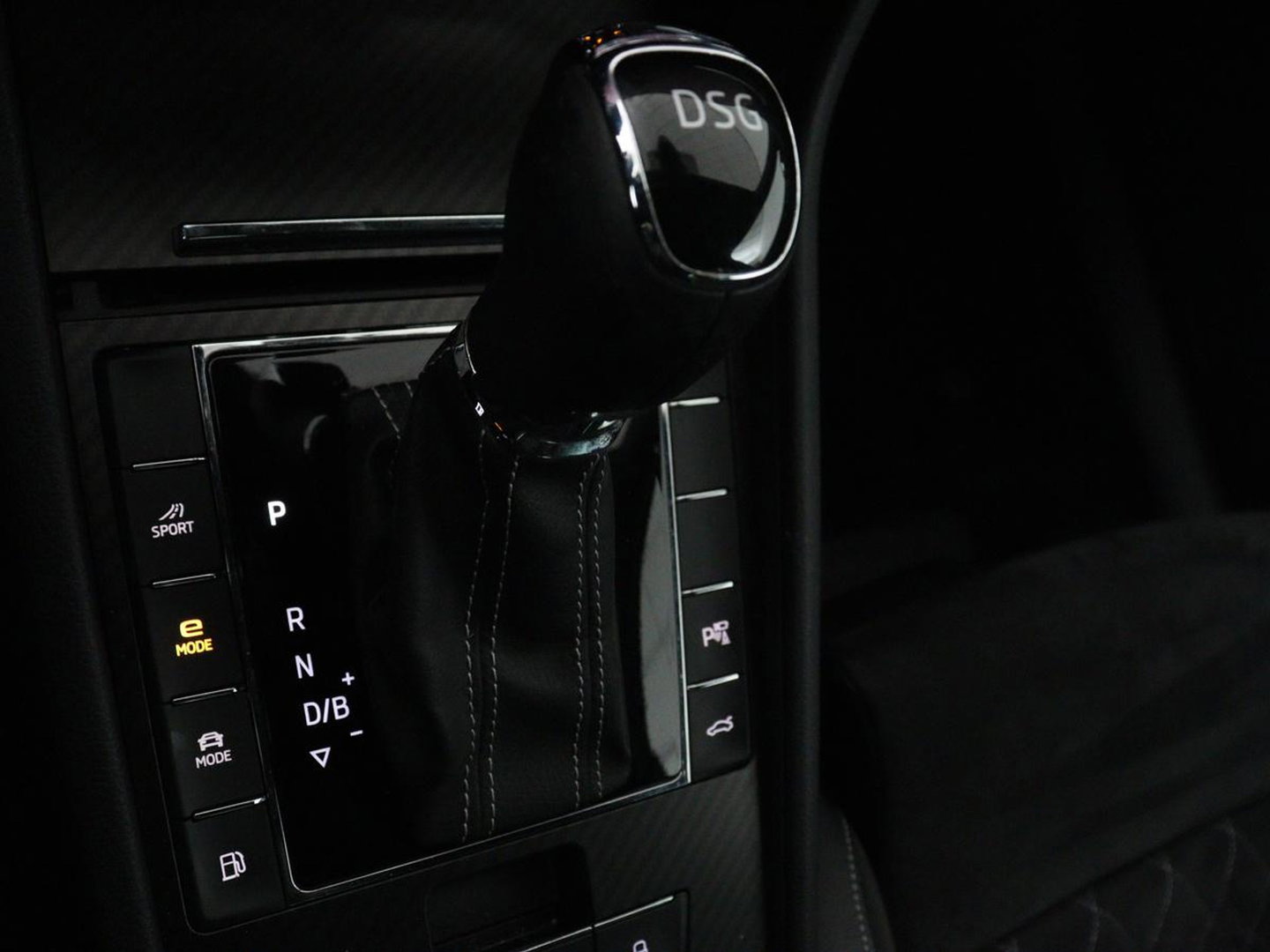 Škoda Superb 1.4 TSI iV Sportline | SOH 96% | 360 Camera | Adaptive cruise | Trekhaak | Achterbankverwarming | Canton Sound | Matrix LED | Alcantara | Stoelverwarming | Carplay | Navigatie | PHEV | Plug In