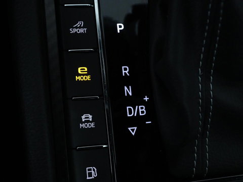 Škoda Superb 1.4 TSI iV Sportline | SOH 96% | 360 Camera | Adaptive cruise | Trekhaak | Achterbankverwarming | Canton Sound | Matrix LED | Alcantara | Stoelverwarming | Carplay | Navigatie | PHEV | Plug In