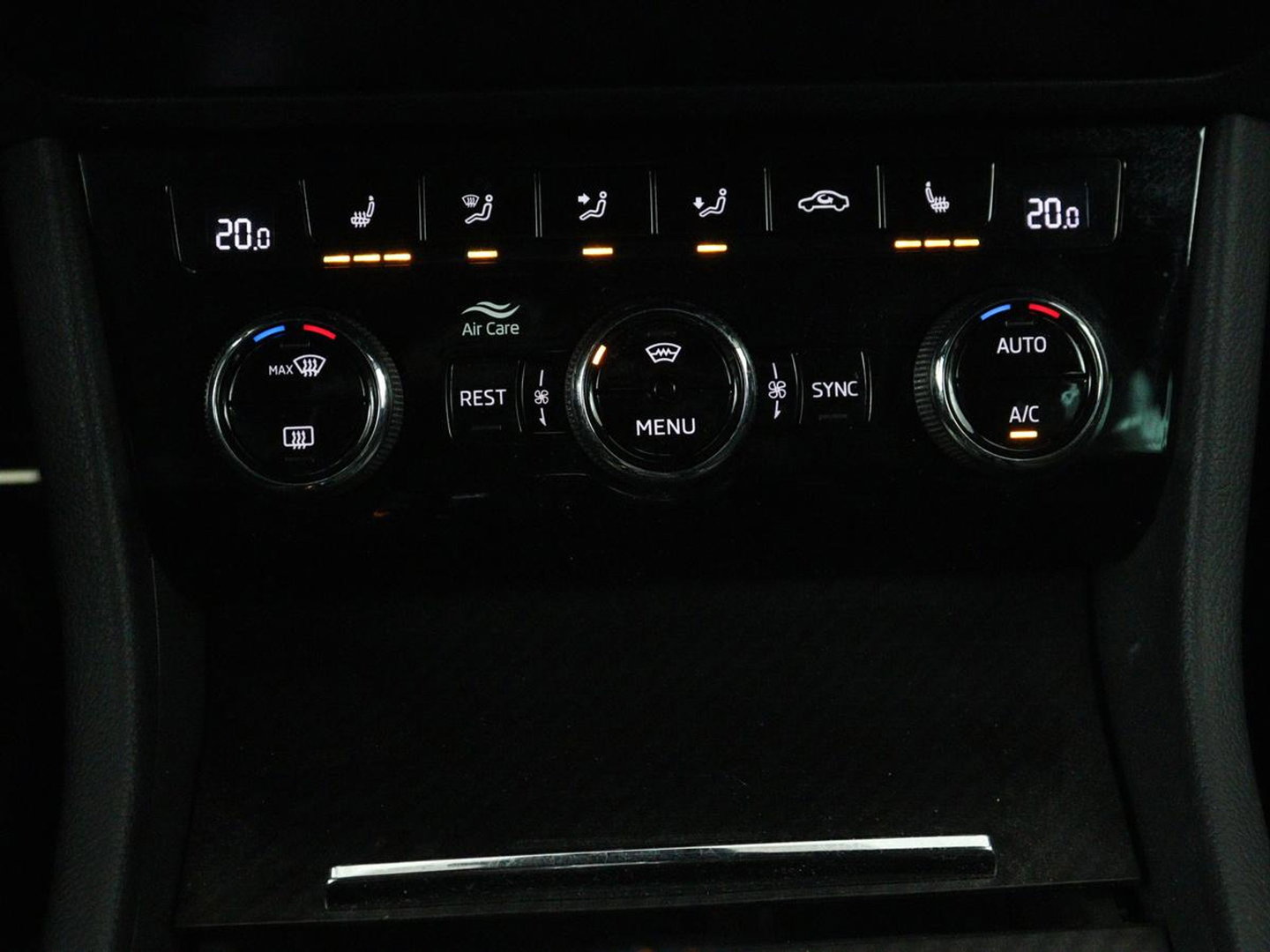 Škoda Superb 1.4 TSI iV Sportline | SOH 96% | 360 Camera | Adaptive cruise | Trekhaak | Achterbankverwarming | Canton Sound | Matrix LED | Alcantara | Stoelverwarming | Carplay | Navigatie | PHEV | Plug In