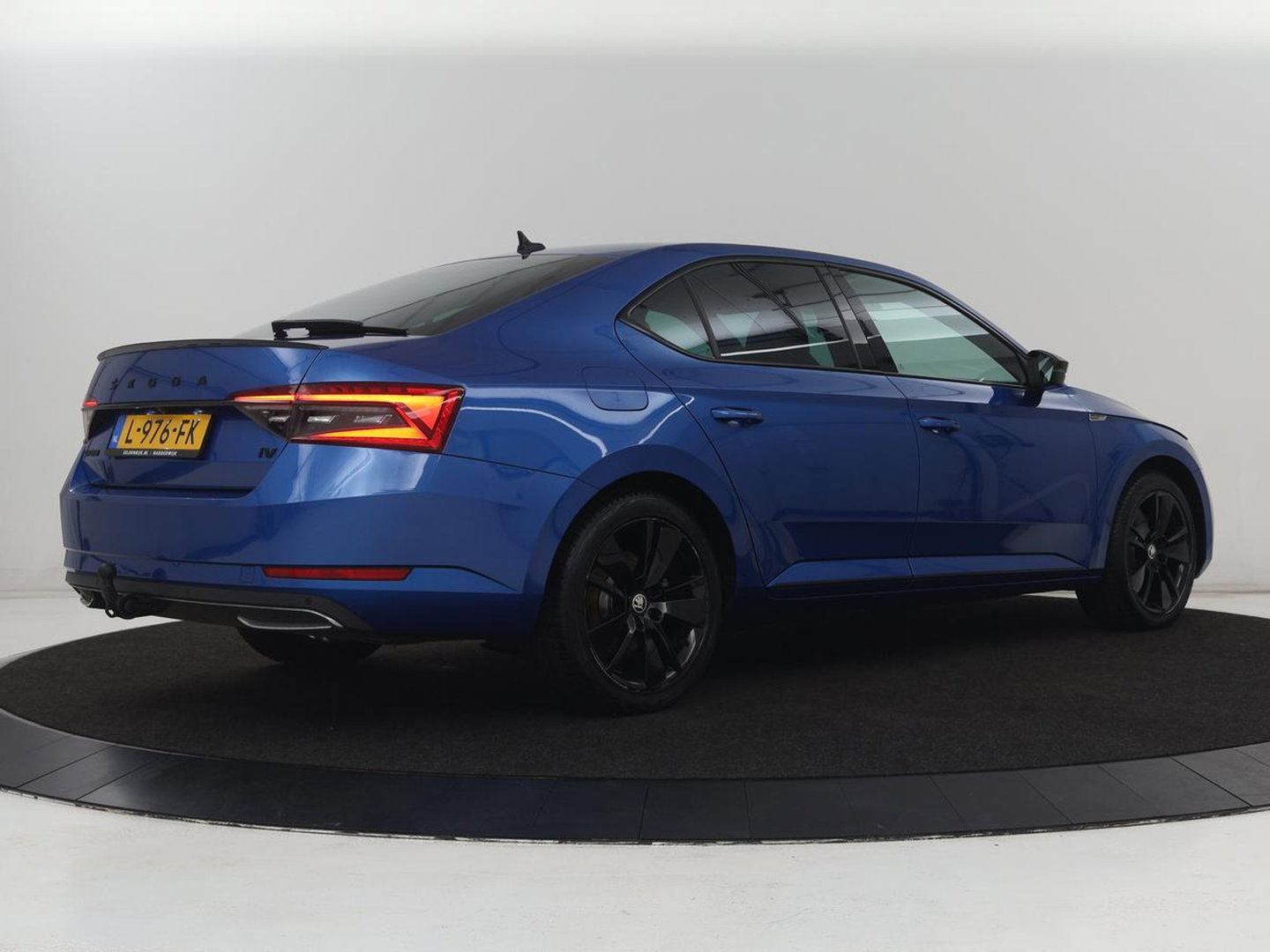 Škoda Superb 1.4 TSI iV Sportline | SOH 96% | 360 Camera | Adaptive cruise | Trekhaak | Achterbankverwarming | Canton Sound | Matrix LED | Alcantara | Stoelverwarming | Carplay | Navigatie | PHEV | Plug In