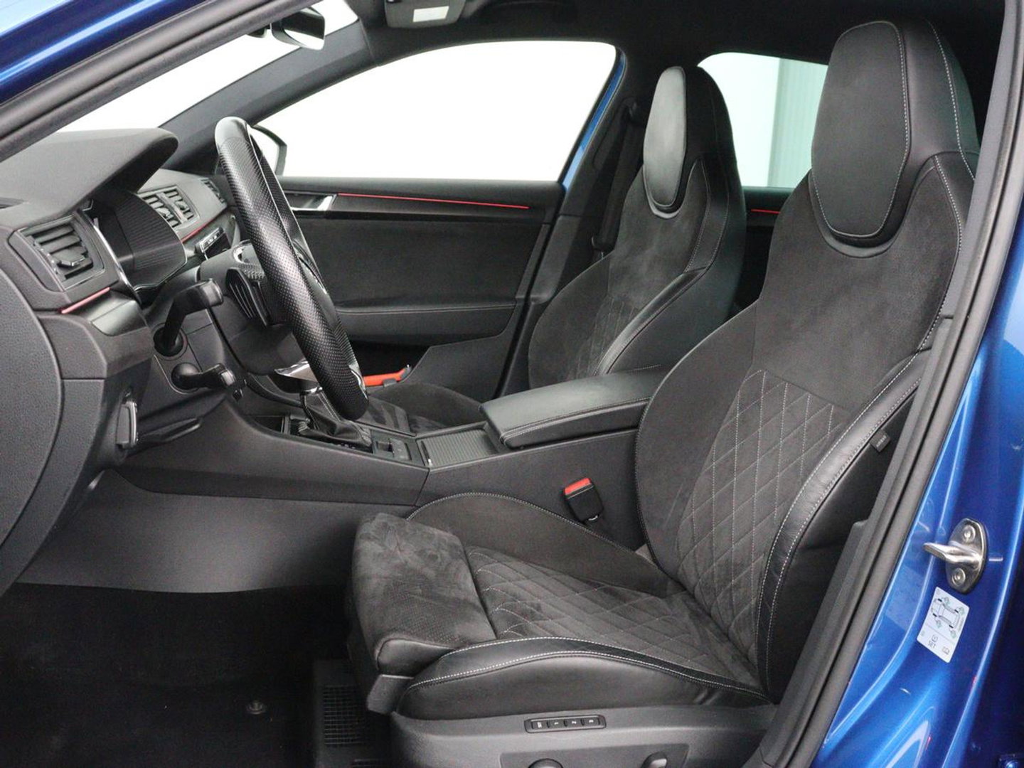 Škoda Superb 1.4 TSI iV Sportline | SOH 96% | 360 Camera | Adaptive cruise | Trekhaak | Achterbankverwarming | Canton Sound | Matrix LED | Alcantara | Stoelverwarming | Carplay | Navigatie | PHEV | Plug In