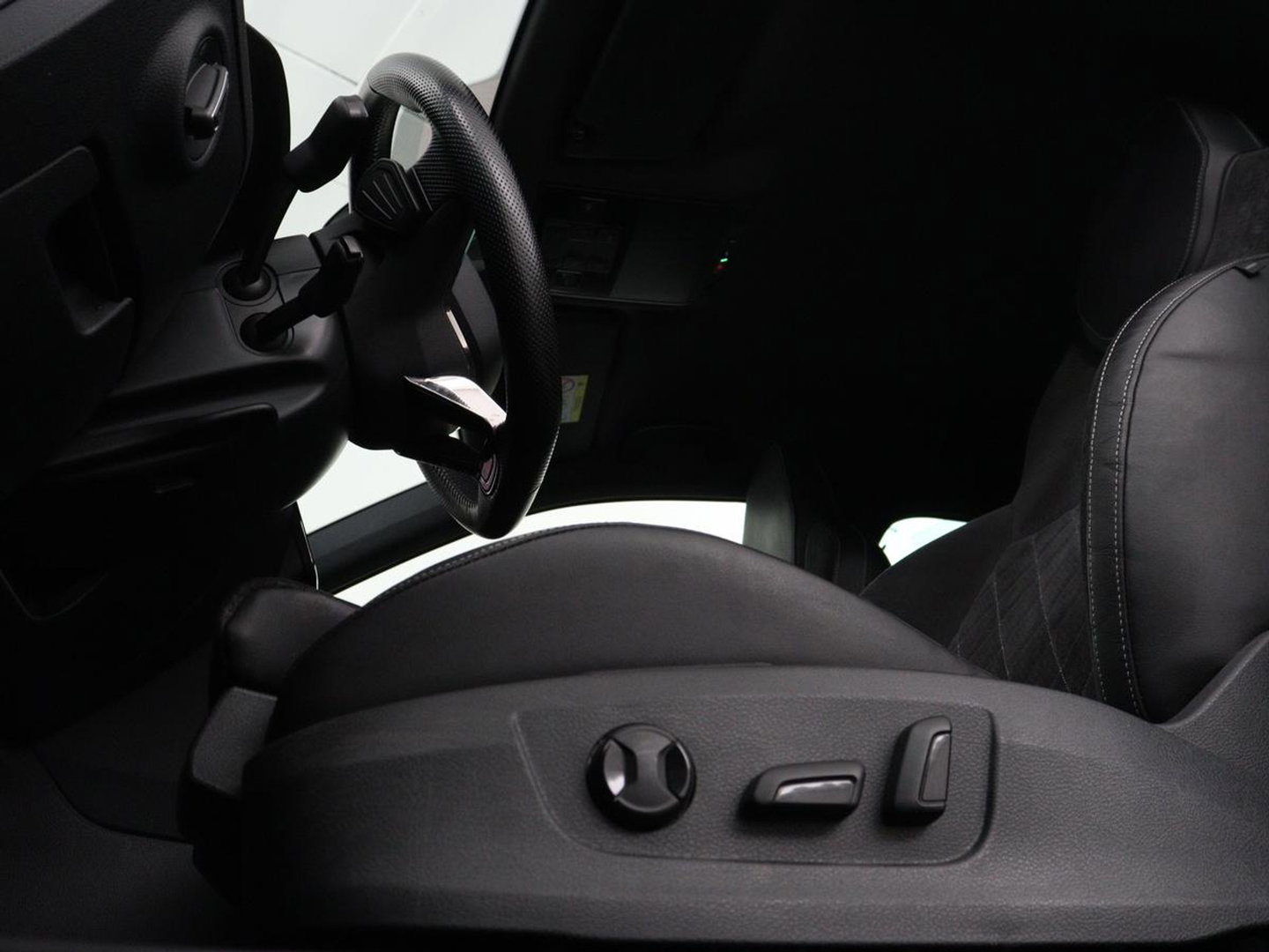 Škoda Superb 1.4 TSI iV Sportline | SOH 96% | 360 Camera | Adaptive cruise | Trekhaak | Achterbankverwarming | Canton Sound | Matrix LED | Alcantara | Stoelverwarming | Carplay | Navigatie | PHEV | Plug In