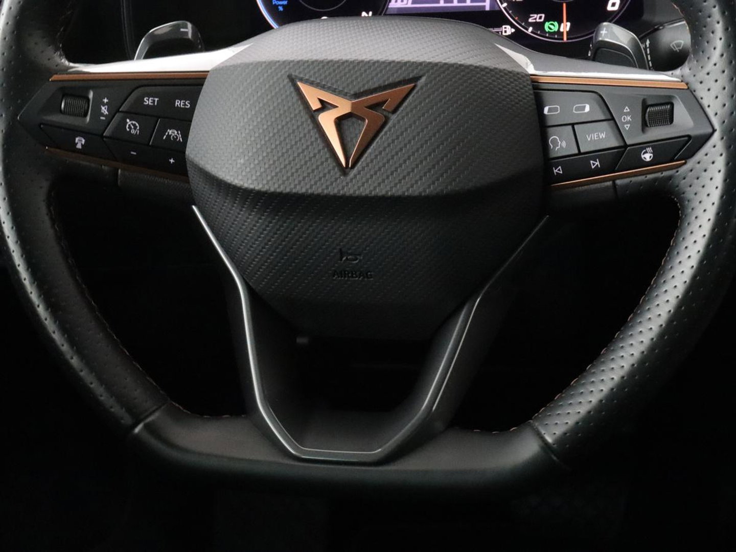 CUPRA Formentor 1.4 eHybrid | SOH 95% | Stoelverwarming | Carplay | Adaptive cruise | Sfeerverlichting | Navigatie | Keyless | Stuurverwarming | Full LED | PHEV | Plug In