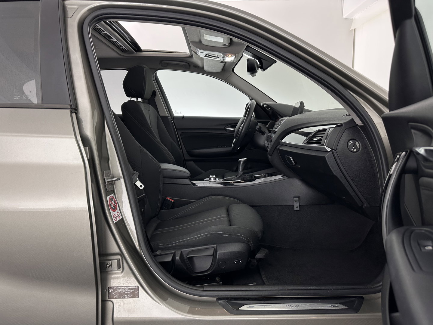 BMW 1-serie 116d EDE Corporate Lease Sport ⚠️GEARBOX AUDIBLE⚠️ *PANO | FULL-LED | HEATED-SPORTSEATS | KEYLESS | NAVI-FULLMAP | PRIVACY-GLASS | ECC | PDC | CRUISE | TOWBAR | 16''ALU*